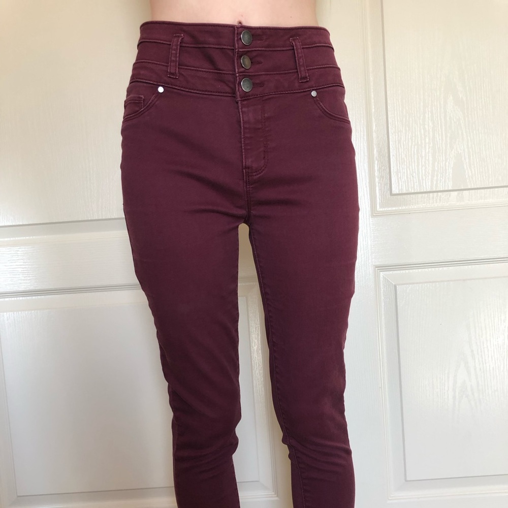 highly waisted maroon jeans